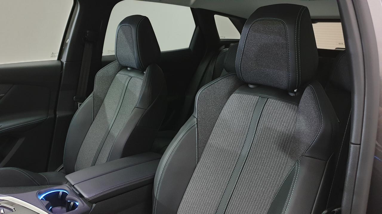 PEUGEOT 3008 NOUVEAU 1.2 PURETECH 130CV EAT8 ALLURE PACK + SIEGES CHAUFFANTS