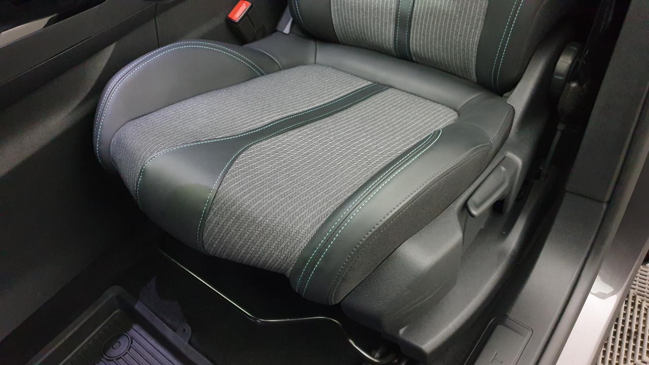 PEUGEOT 3008 NOUVEAU 1.2 PURETECH 130CV EAT8 ALLURE PACK + SIEGES CHAUFFANTS