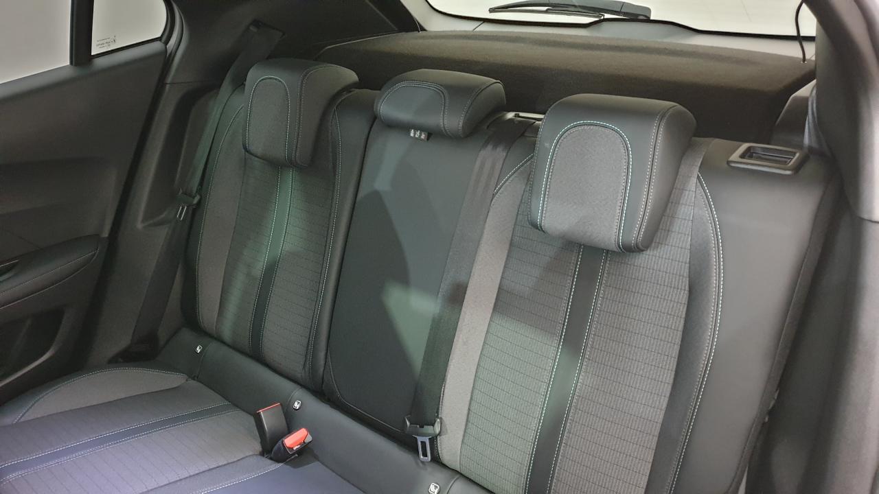 PEUGEOT 2008 NOUVEAU 1.2 PURETECH 130CV EAT8 ALLURE + CAMERA DE RECUL