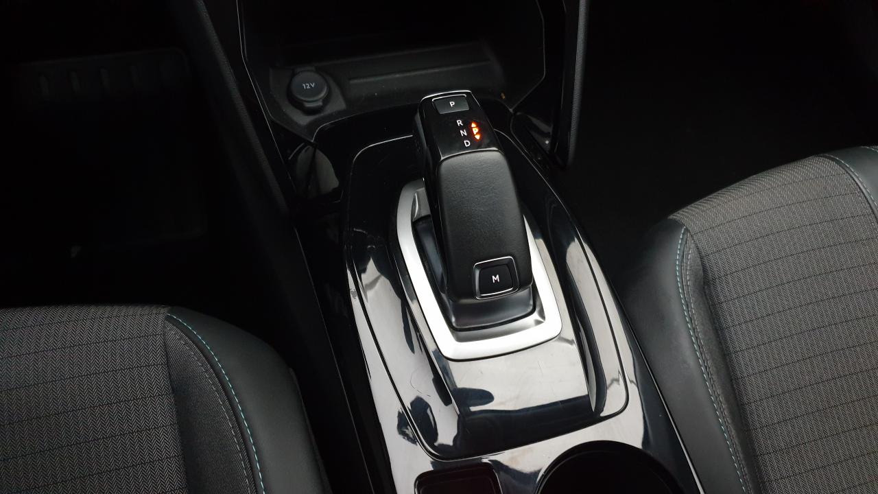 PEUGEOT 2008 NOUVEAU 1.2 PURETECH 130CV EAT8 ALLURE + CAMERA DE RECUL