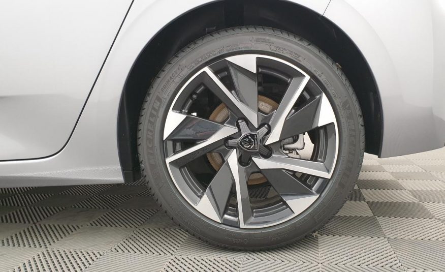 PEUGEOT 308 NOUVELLE 1.2 PURETECH 130CV EAT8 ALLURE PACK + SIEGES CHAUFFANTS + RECHARGE SMARTPHONE
