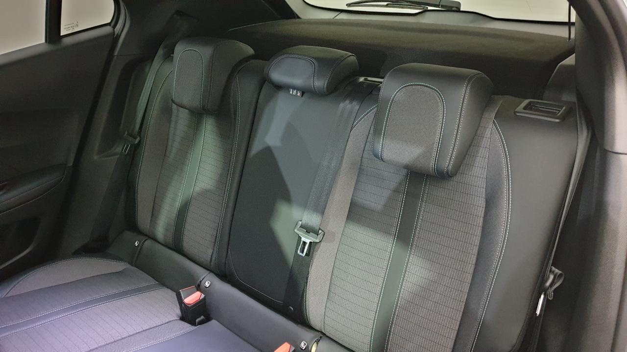 PEUGEOT 2008 NOUVEAU 1.2 PURETECH 130CV EAT8 ALLURE + CAMERA DE RECUL