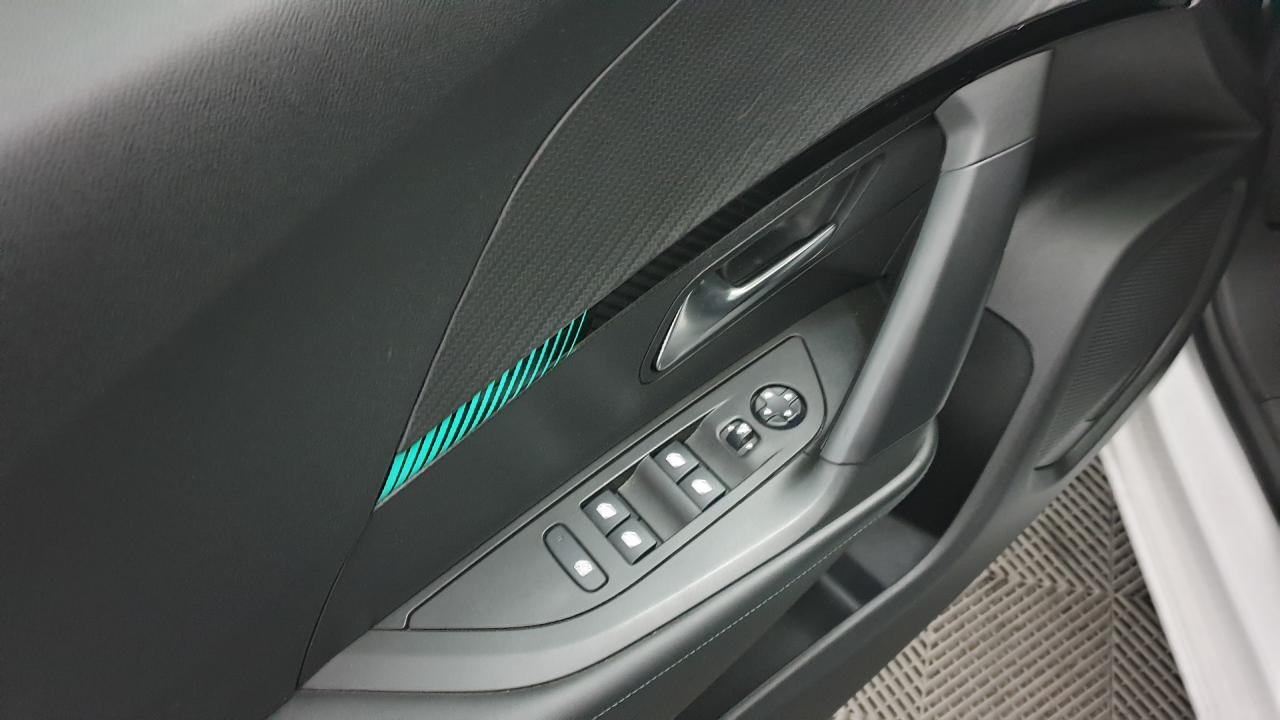 PEUGEOT 2008 NOUVEAU 1.2 PURETECH 130CV EAT8 ALLURE + CAMERA DE RECUL