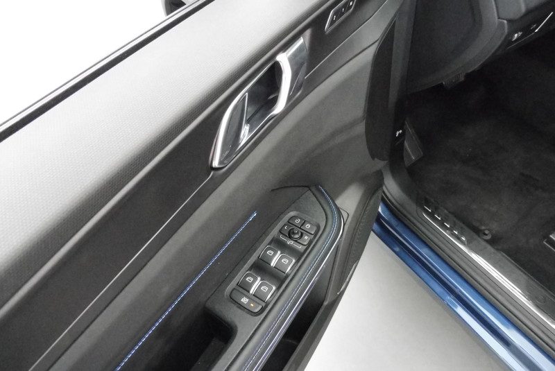 LYNK&CO 01