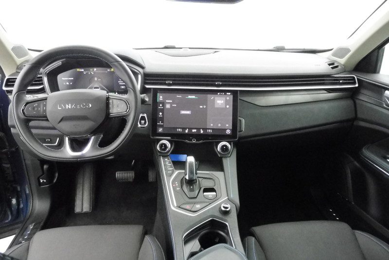 LYNK&CO 01