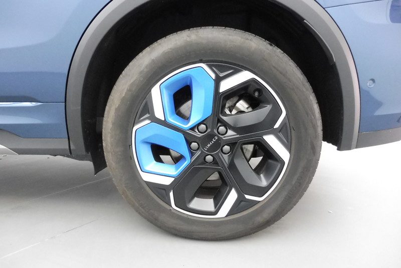LYNK&CO 01
